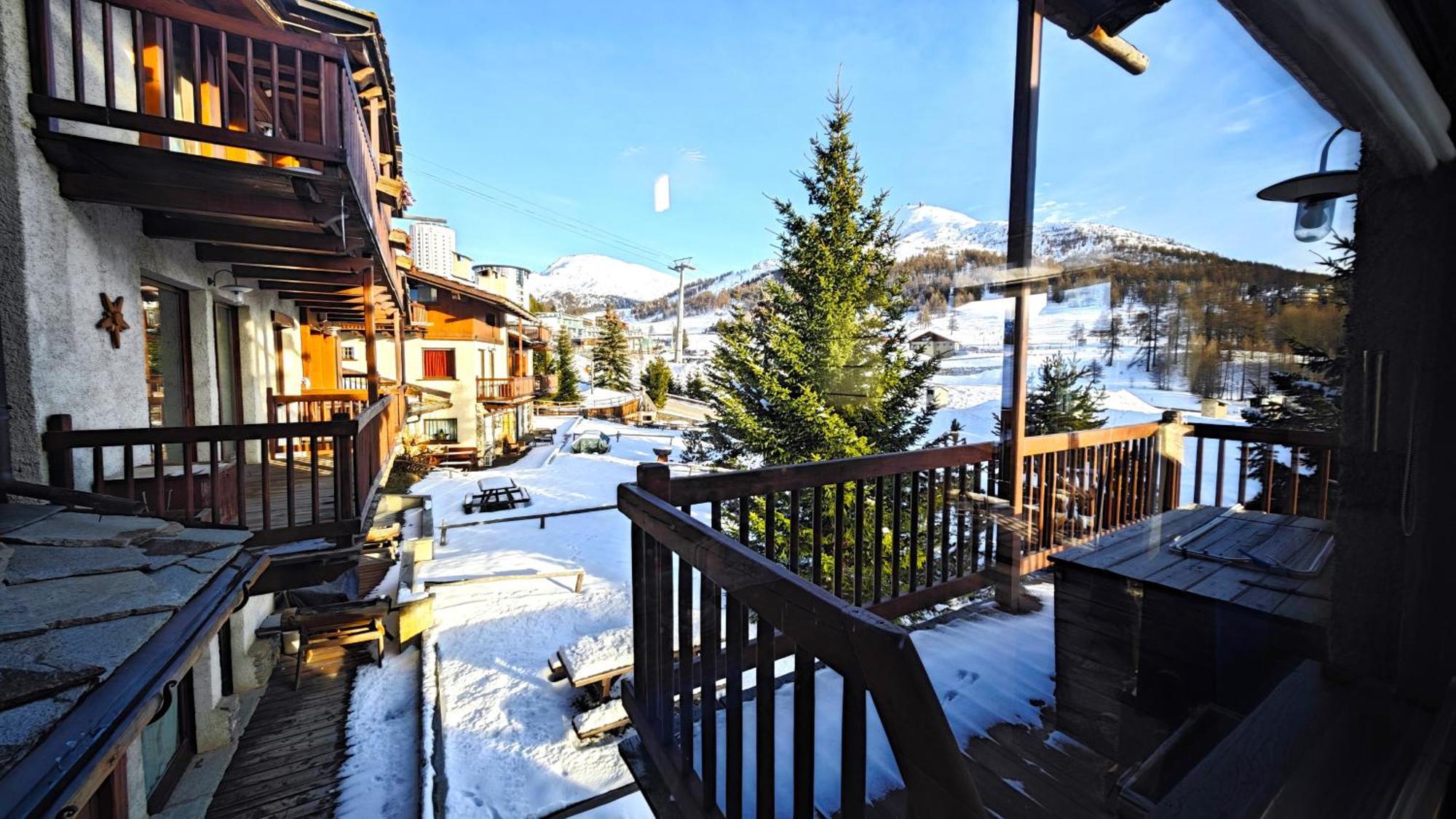 Hostdomus - Imperial Chalet Villa Colle Colle Sestriere Eksteriør billede